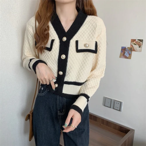 Spring and autumn 2021 ladies new cardigan sweater coat design sense niche short v-neck knitted all-match blouse women