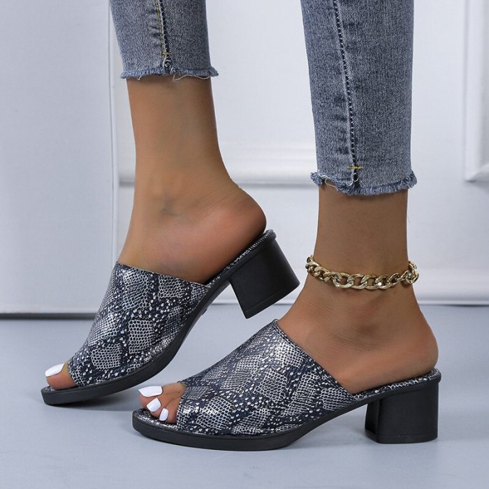 2021 Slippers Women Shoe Summer Women Slippers Fashion 4.5cm Heel Serpentine Slippers Slip On Casual Plus Size 42 43