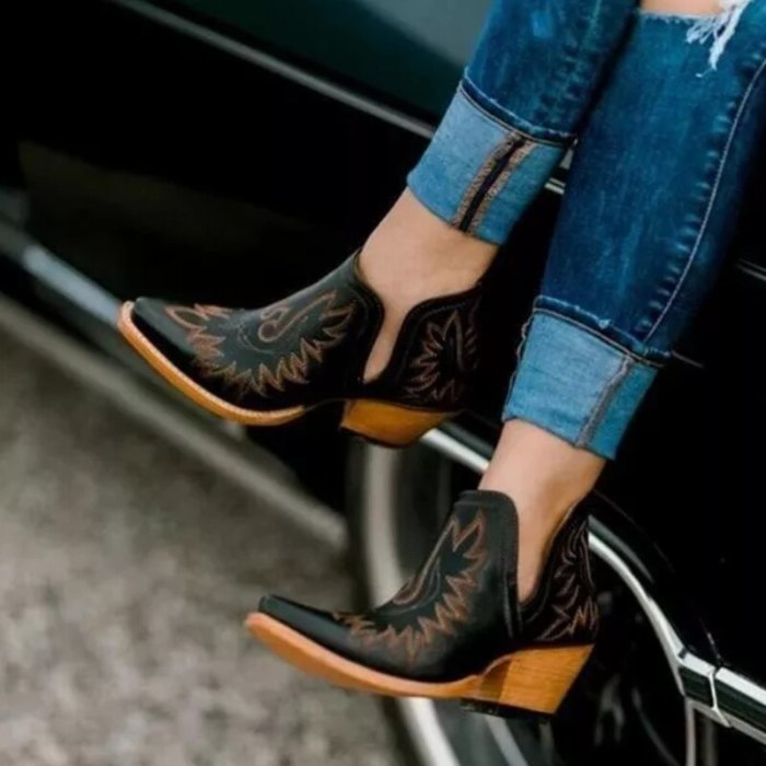 Women New Autumn PU Leather Deep V-mouth Ankle  Thick Heel Pointed Western Cowboy Boots Are Fashionable and Versatile