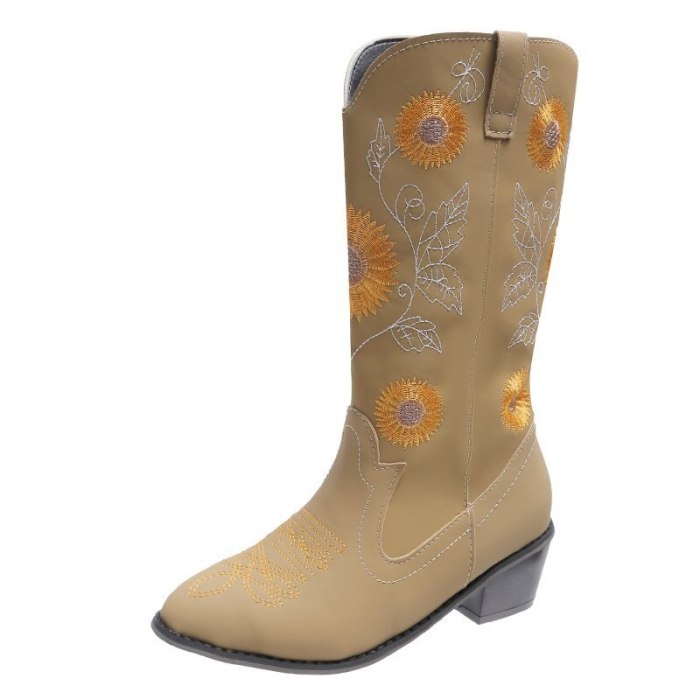 Ethnic Women's Embroidered Mid-calf Boots
