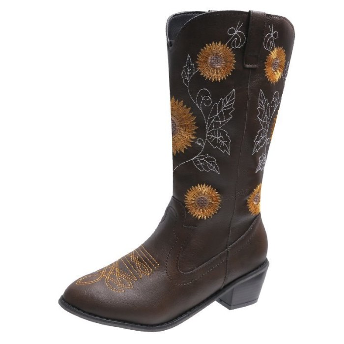 Ethnic Women's Embroidered Mid-calf Boots