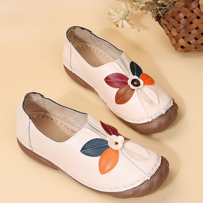Women Vintage Flower Ethnic Style Shallow Loafers