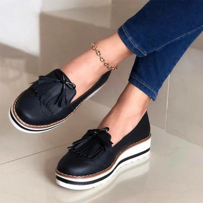 Woman Slip On Soft PU Leather Sewing Flat Platform Sneakers