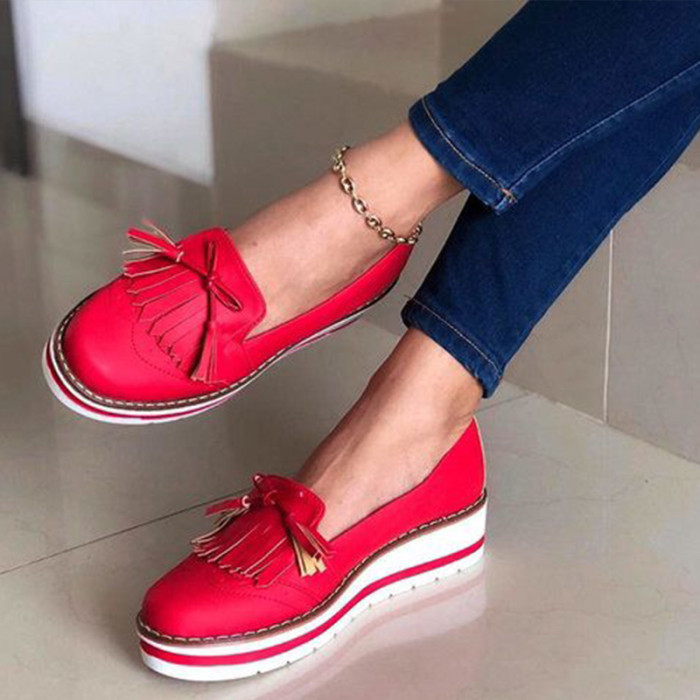 Woman Slip On Soft PU Leather Sewing Flat Platform Sneakers