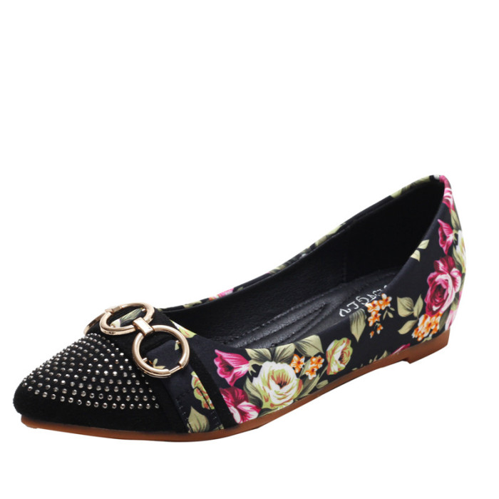 New Women Retro Flats Flower Embroidery Casual Loafers