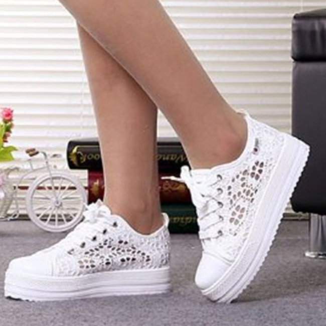 Women Outdoor Breathable Mesh Lace-up Casual Sneakers
