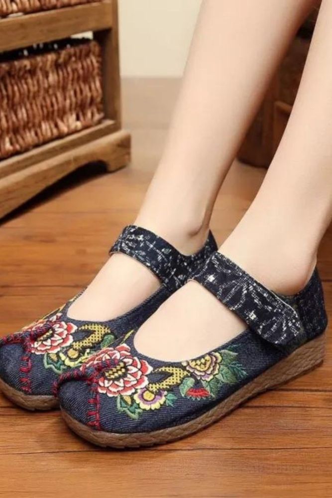 Flowers Embroidered Vintage Walking Flat Shoes
