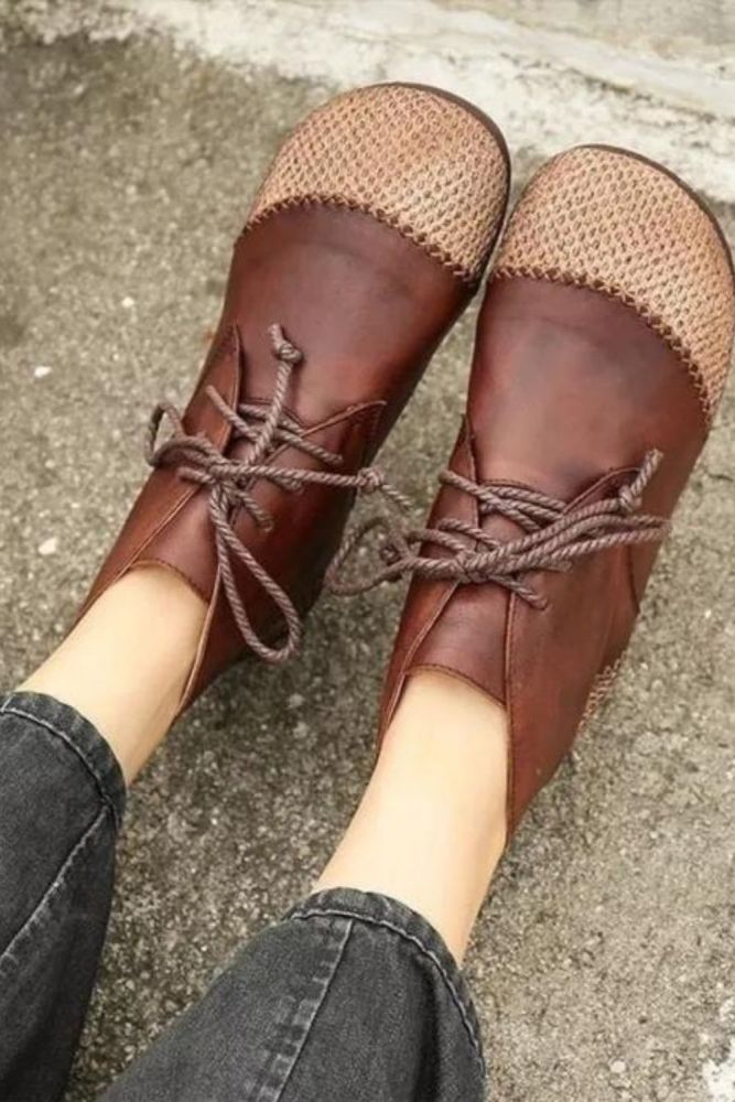 Women Casual Plus Size Vintage PU Leather Flats Lace Up Shoes