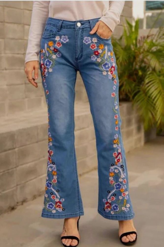 Women's Embroidered Casual Washed Bell-Bottom Flare Jeans