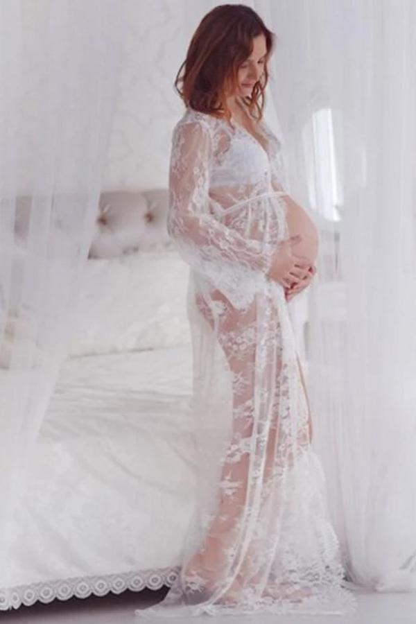 Pregnant Women Photographed In Lace Dresses