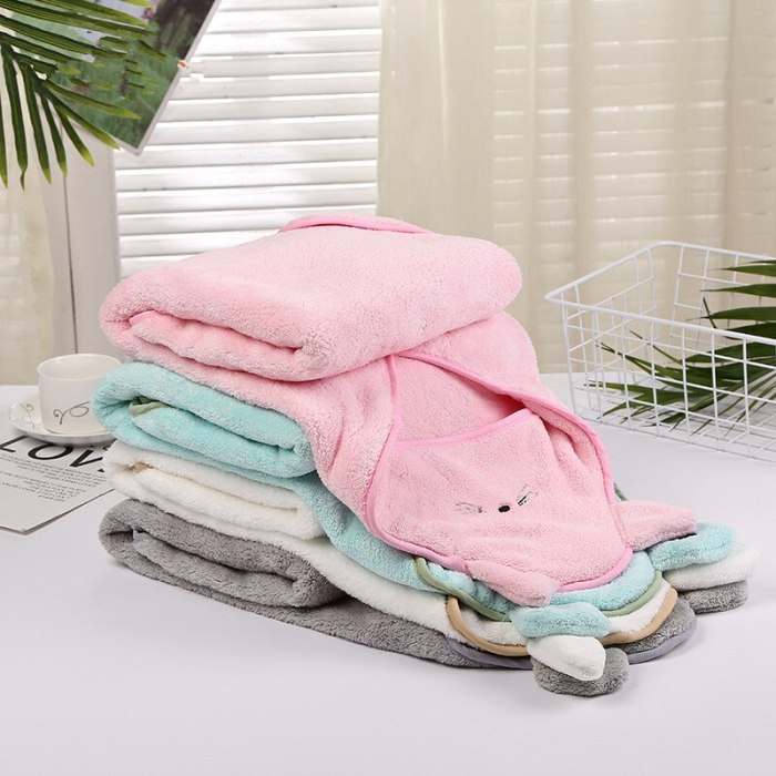Baby Poncho Bath Towel Infant Bathrobes Velvet 90*90cm Fleece Hood Kids Beach Towels Newborn Baby Hooded Towel Babies Blankets