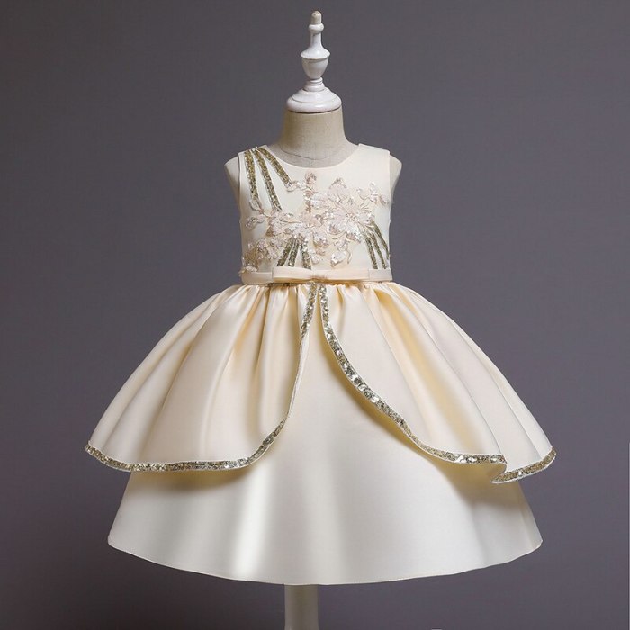 New Flower Girls Dresses Sequins Satin Appliques Beading Ball Gowns Beading Floor Length Pageant First Communion Dresses