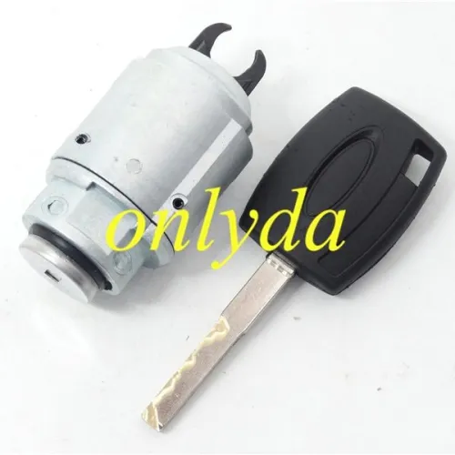 FORD FOCUS Before the engine cover lock