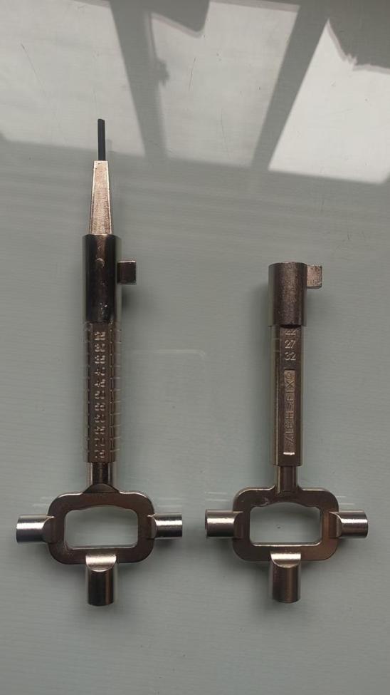 Screwing Tool and one set of auxiliary adjusting levers for lock cylinder