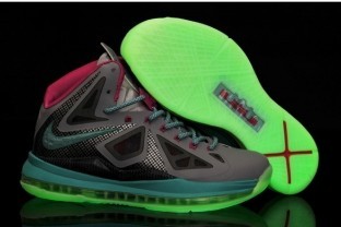 LeBron James 10 Women8