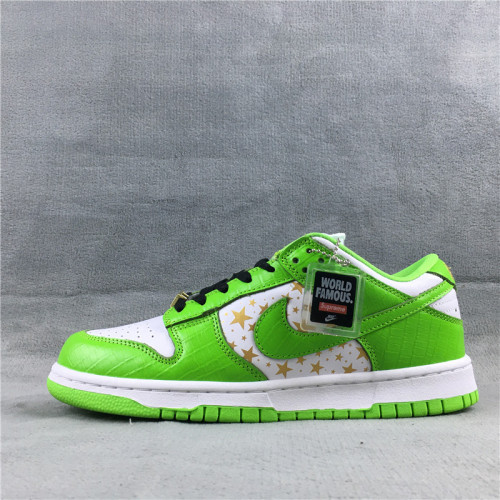 Supreme x Nike SB Dunk Low  Apple Green