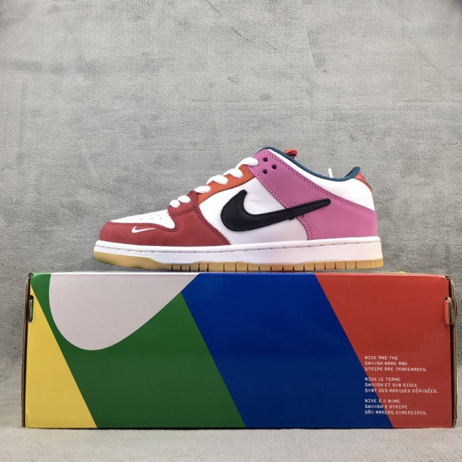 Nike SB Dunk Low UN 