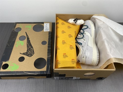 Off-White x Nike Dunk Low 16 of 50