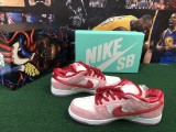 Nike SB Dunk Shoes pink 
