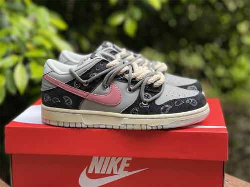 Nike Dunk Low grey & pink 