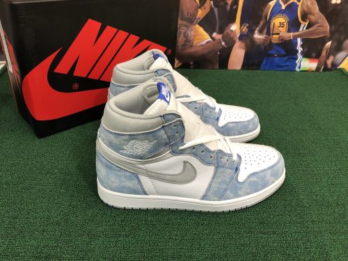 Air Jordan 1 High OG “Hyper Royal”
