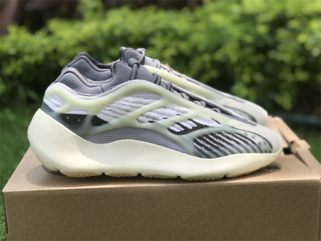 Air Yeezy boost 700 grey 