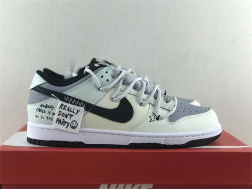  Nike SB Dunk Low EWB “Knicks”