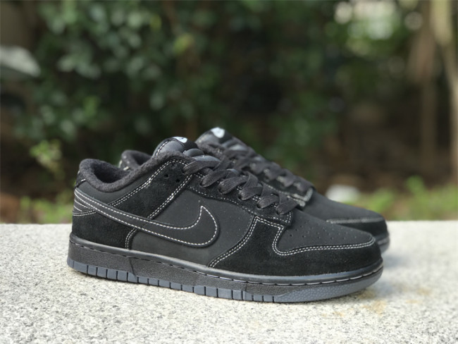 Nike Dunk Low blackout