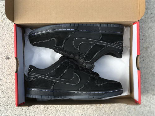 Nike Dunk Low blackout