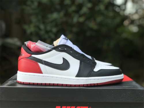 Air Jordan 1 Low “Black Toe”
