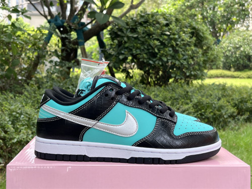  Diamond Supply Co. x Nike SB Dunk Low