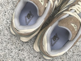 New Balance 9060 brown & white 