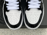 Air Jordan 1 Mid patent black & gold 