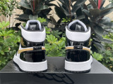 Air Jordan 1 Mid patent black & gold 