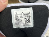 Air Jordan 1 Mid patent black & gold 