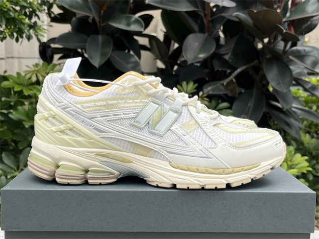  New Balance 1906R white & beige 