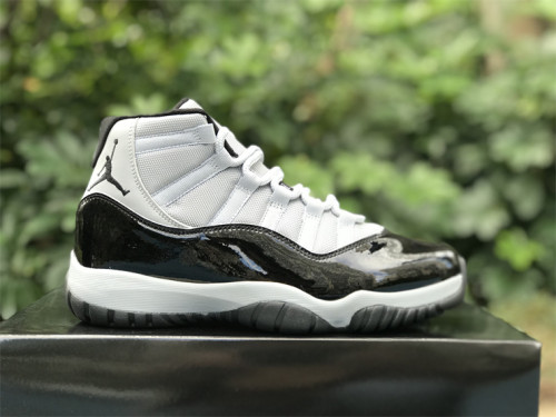Air jordan 11 grey and black 