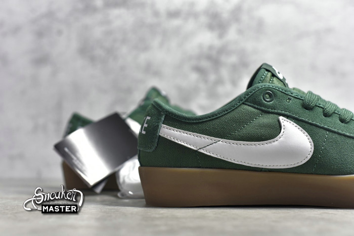 NIKE SB BLAZER LOW GT GREEN GUM FIR/WHITE-WHITE-GUM LIGHT BROWN DC0603-300