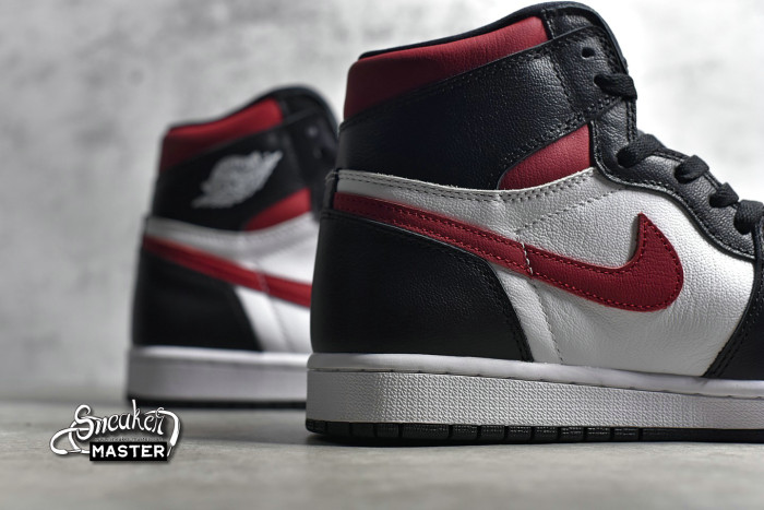 NIKE AIR JORDAN 1 RETRO HIGH OG BASKETBALL SHOES SNEAKERS BLACK/WHITE-GYM RED 555088-061