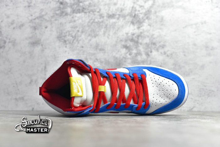 NIKE SB DUNK HIGH DORAEMON LIGHT PHOTO BLUE/LIGHT PHOTO BLUE-SPEED YELLOW-UNIVERSITY RED CI2692-400