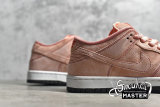 NIKE SB DUNK LOW PINK PIG ATOMIC PINK/UNIVERSITY RED-WHITE CV1655-600