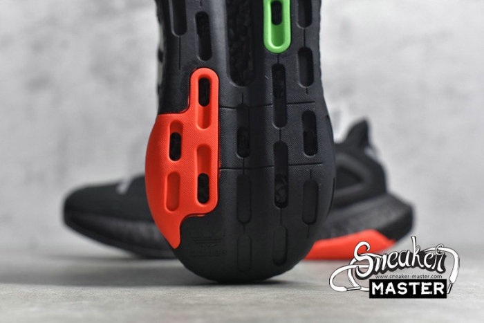 ADIDAS DAY JOGGER SHOES CORE BLACK/CLOUD WHITE/GREEN-RED FW3020