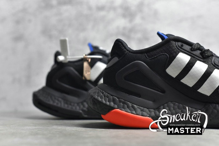 ADIDAS DAY JOGGER SHOES CORE BLACK/CLOUD WHITE/GREEN-RED FW3020