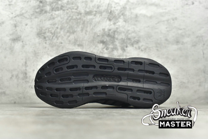 ADIDAS DAY JOGGER SHOES CORE BLACK/CORE BLACK/CORE BLACK FY3015