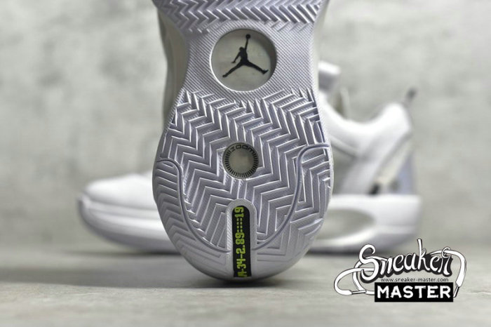 NIKE AIR JORDAN XXXIV LOW PURE MONEY WHITE/METALLIC SILVER-PURE PLATINUM CU3475-100