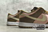 NIKE STUSSY X DUNK LOW PRO SB CHERRY DARK KHAKI/SHY PINK-VANILLA 304292-671
