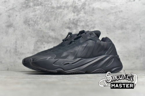 ADIDAS YEEZY BOOST 700 CORE BLACK/CORE BLACK-CORE BLACK FV4440