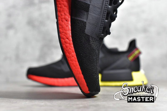 ADIDAS NMD_R1 V2 BOOST MUNICH CORE BLACK/CARBON/RED FY1161