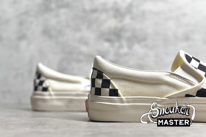 VANS SLIP-ON CLASSIC CANVAS WHITE/WHITE/BLACK VN000UDFF8L