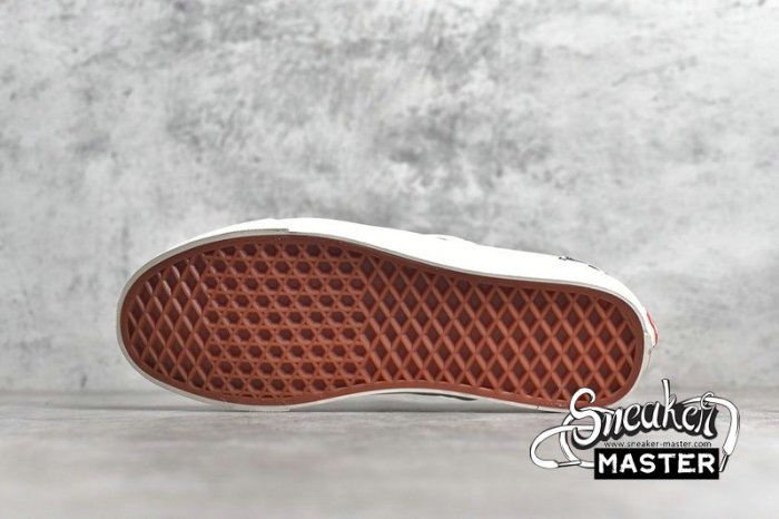 VANS SLIP-ON CLASSIC CANVAS WHITE/WHITE/BLACK VN000UDFF8L
